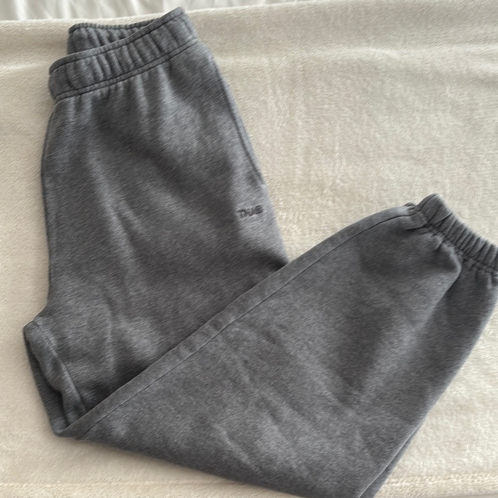 Aritzia TNA sweatfleece